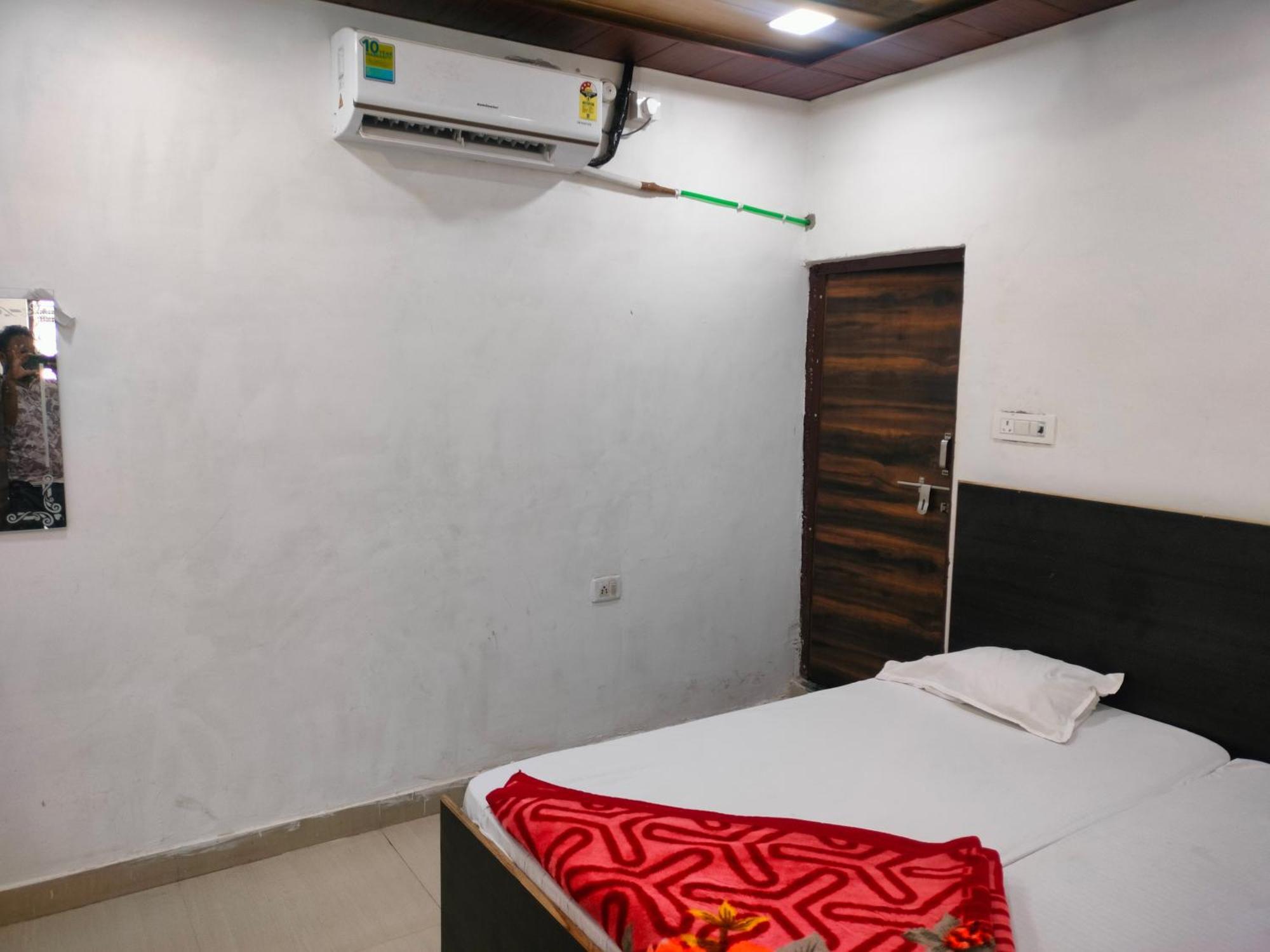 R G Sewa Sadan Otel Mathura Dış mekan fotoğraf